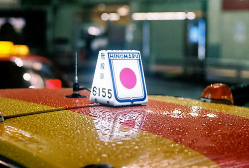 日本出租车的炫彩顶灯