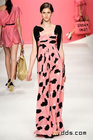 Moschino Cheap&Chic 2010 春夏女裝（上）