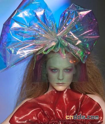 12款怪诞创意造型 香港时装周T台最值得关注！