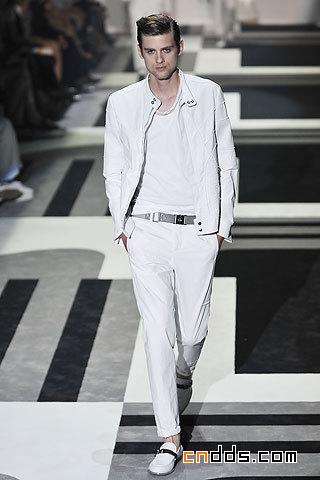 Gucci2010春夏男裝  耀眼白色為主調(diào)  （上）