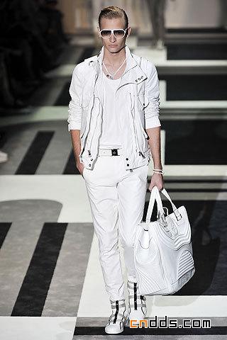 Gucci2010春夏男裝 耀眼白色為主調(diào) （下）