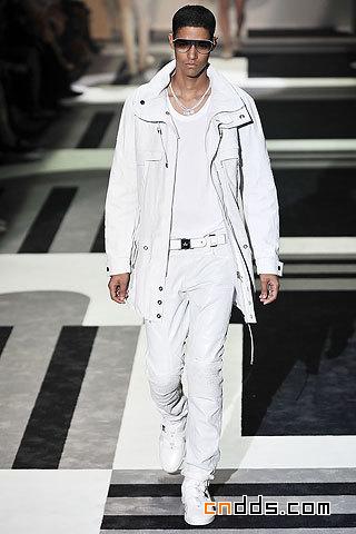 Gucci2010春夏男装  耀眼白色为主调  （上）