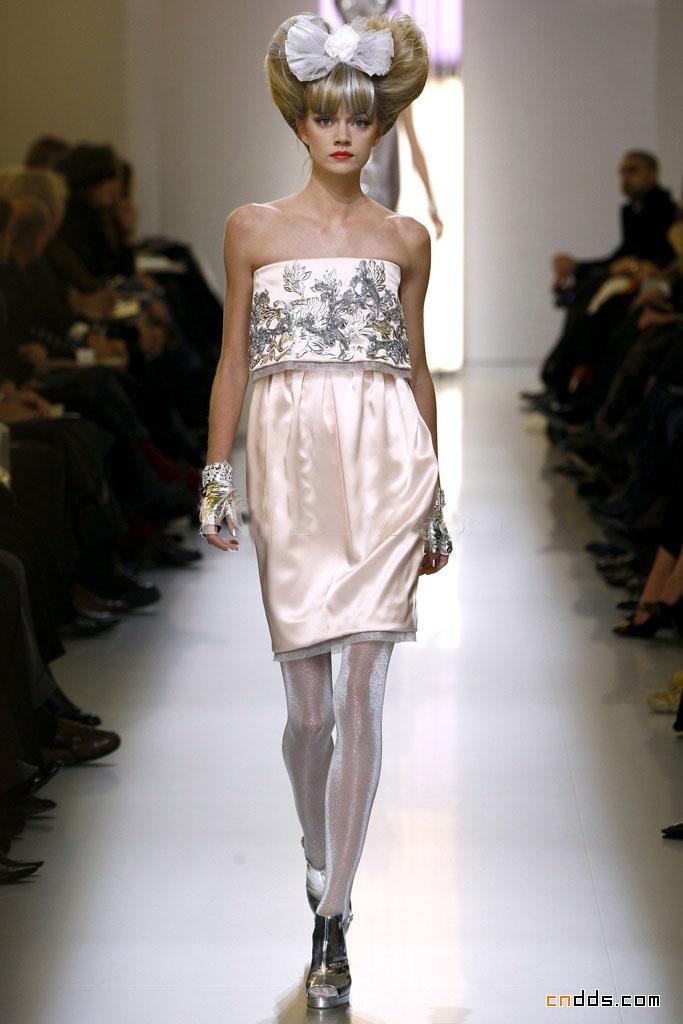 浪漫银色时代 Chanel 2010春夏高级定制（上）