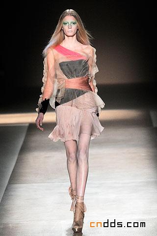 清新春色 Valentino 2010春季高级定制女装秀