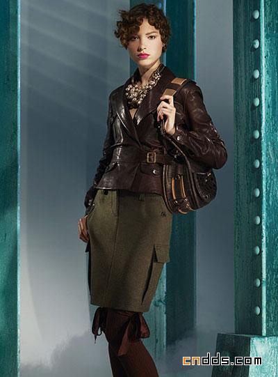 Dior迪奥女装推出2010早秋俏皮军旅系列