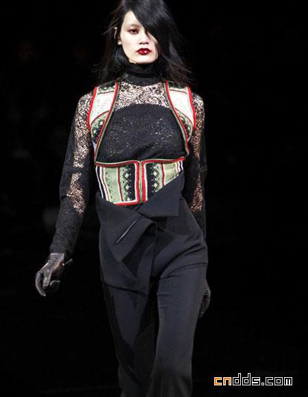 紀(jì)梵希(Givenchy)2010秋冬女裝秀場(chǎng)