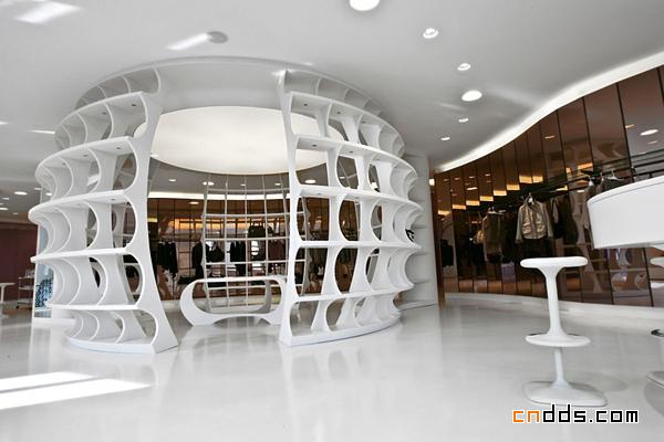 米兰ALV时装店室内设计