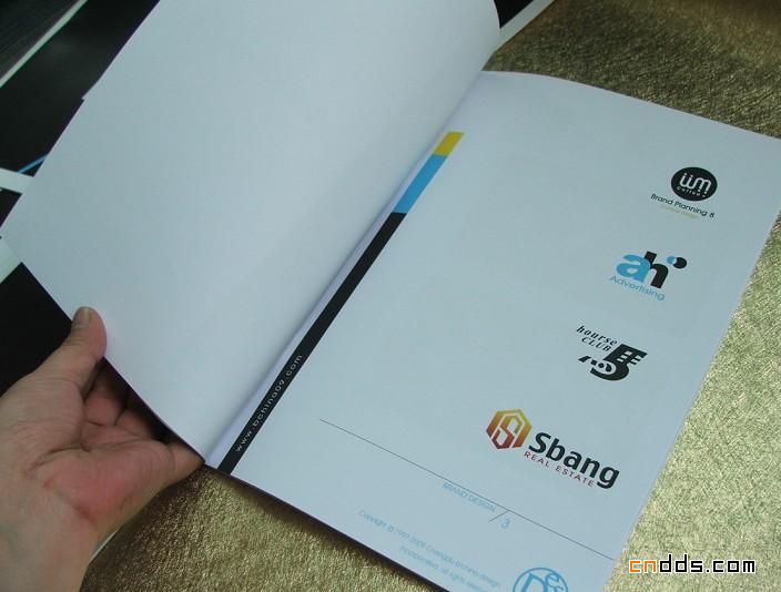 青瓷設(shè)計(jì)小冊(cè)的頁(yè)面設(shè)計(jì)