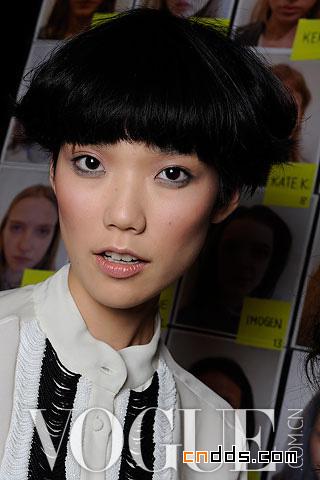 古灵精怪蘑菇头 新一代短发超模Tao Okamoto