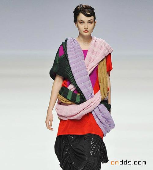 三宅一生(Issey Miyake)2010秋冬女裝秀場