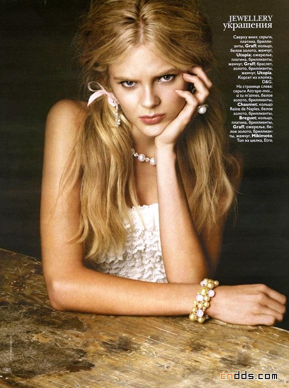 Vogue俄罗斯版2010七月号  珠宝也可以可爱性感