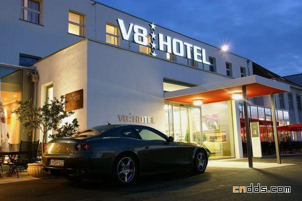 “汽车”旅馆：V8引擎酒店
