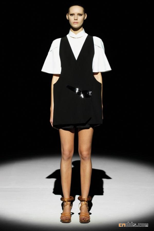 巴黎時裝周Hussein Chalayan S/S 2011