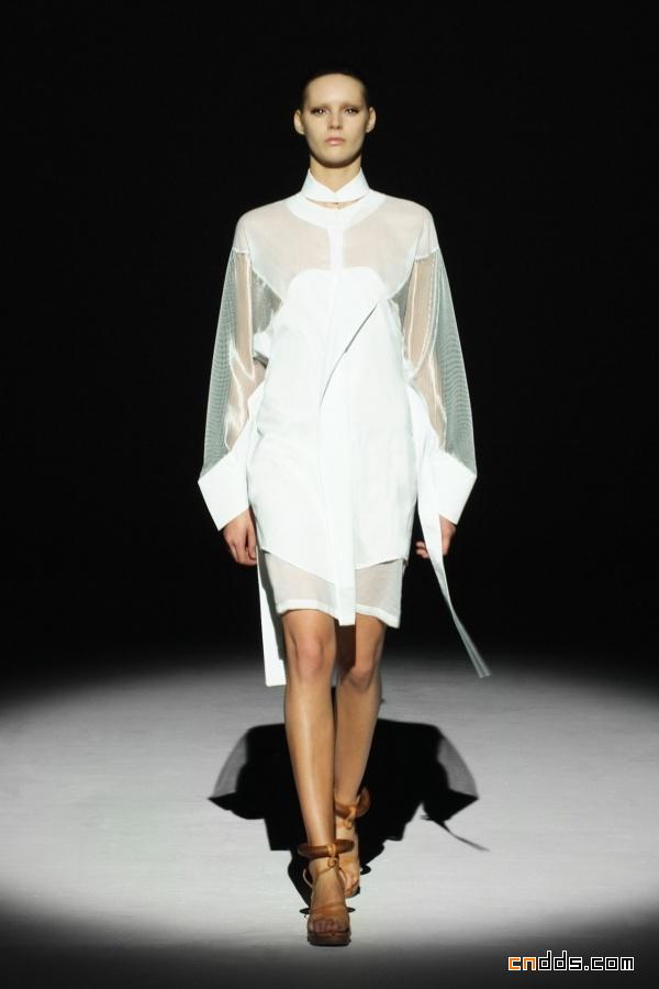 巴黎时装周Hussein Chalayan S/S 2011