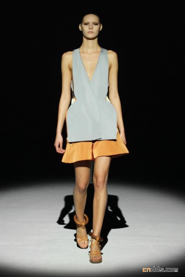 巴黎時裝周Hussein Chalayan S/S 2011