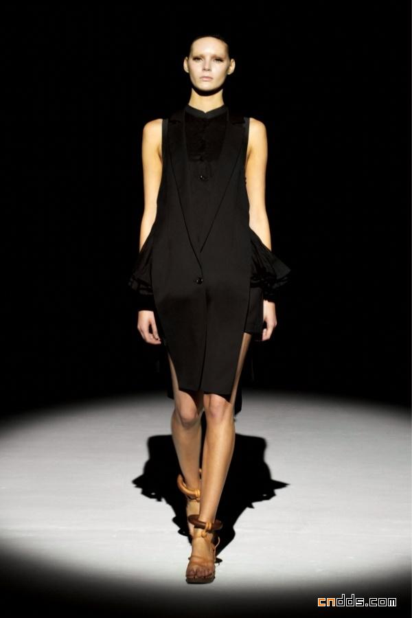 巴黎时装周Hussein Chalayan S/S 2011