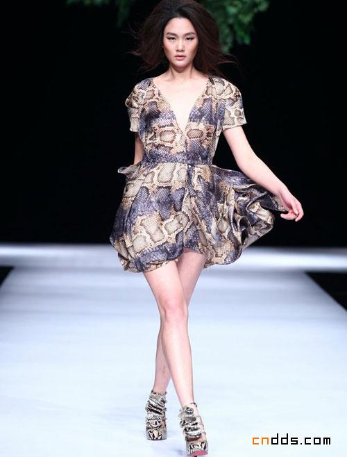 2011国际时装周：张一华蕾丝女装秀