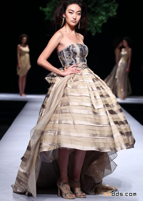 2011国际时装周：张一华蕾丝女装秀