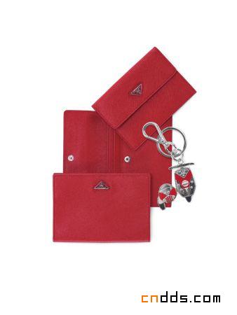 Prada圣诞迷你包袋系列让你挑花眼