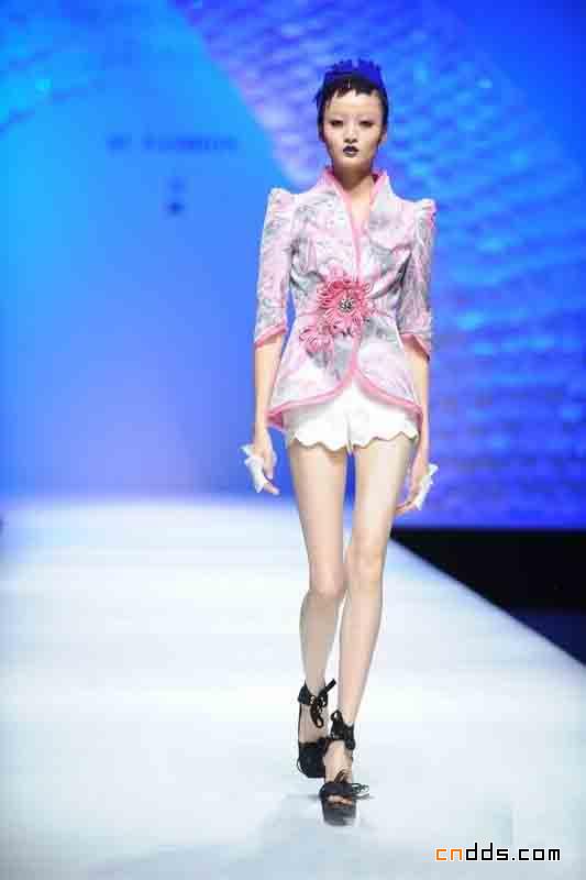 女王降臨 SCFASHION·祁剛2011春夏時裝發(fā)布會