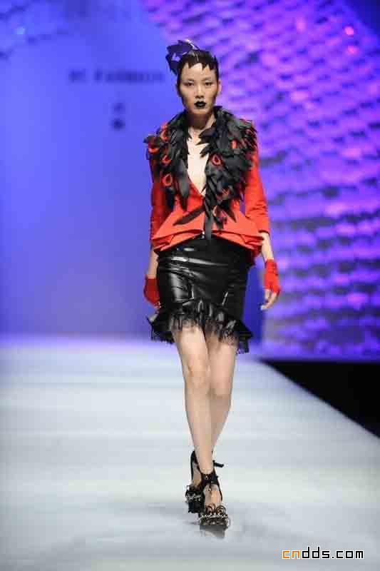 女王降臨 SCFASHION·祁剛2011春夏時裝發(fā)布會