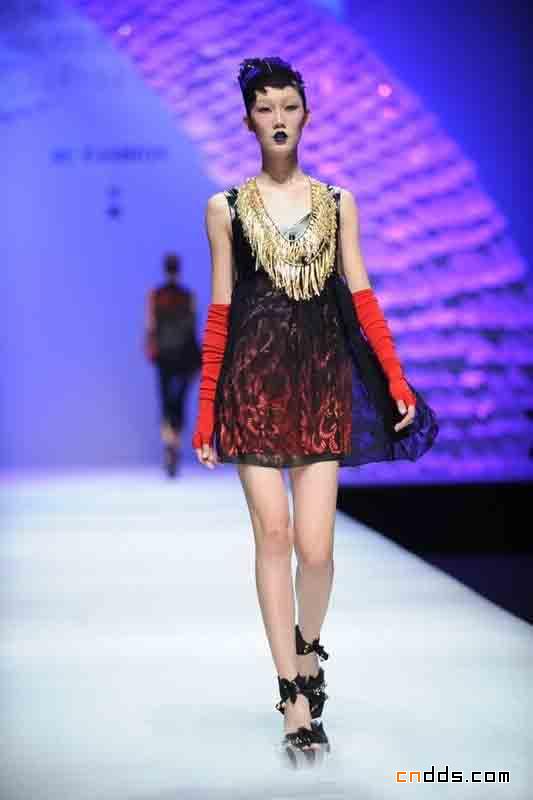 女王降臨 SCFASHION·祁剛2011春夏時裝發(fā)布會