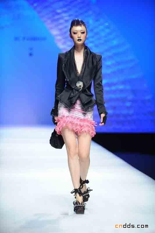 女王降臨 SCFASHION·祁剛2011春夏時裝發(fā)布會