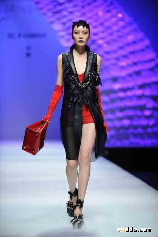 女王降臨 SCFASHION·祁剛2011春夏時裝發(fā)布會