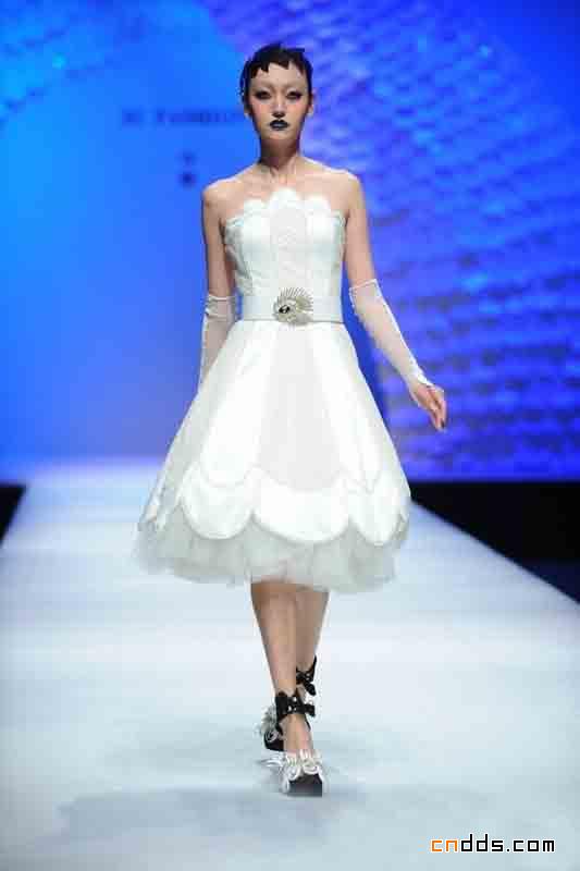 女王降臨 SCFASHION·祁剛2011春夏時裝發(fā)布會