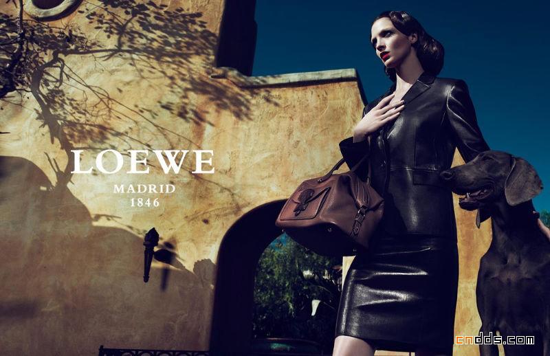 Loewe紅色經典詮釋激情