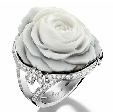 白玫瑰珠宝的恒久爱意