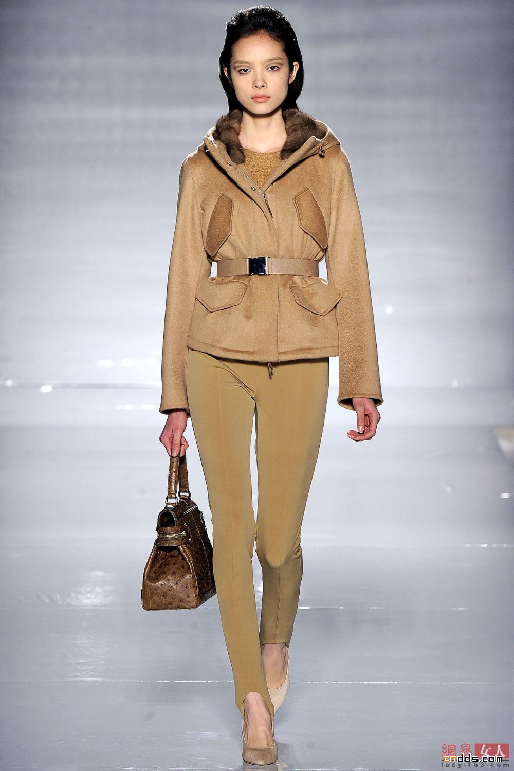 Max Mara 2011秋冬米蘭時(shí)裝周秀場(chǎng)(上)