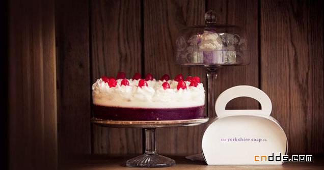 粉红控 英国利兹工作室设计的糕点包装
