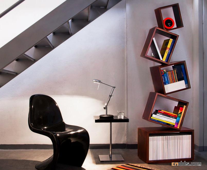 美国设计师亚历戈麦斯平衡书柜设计