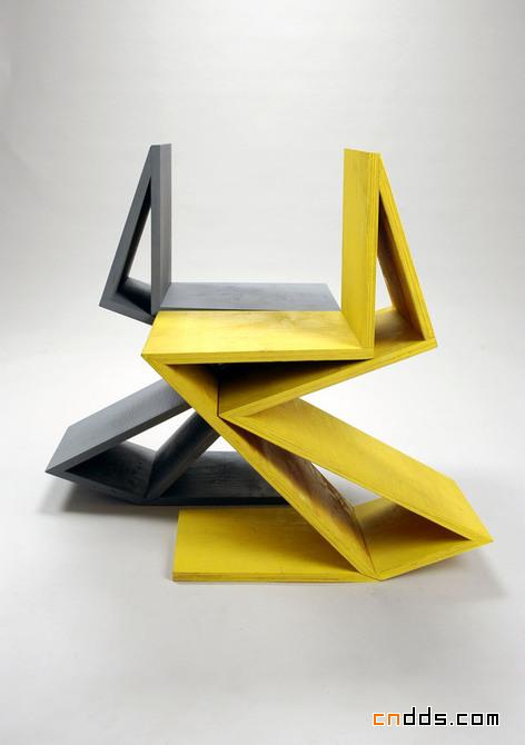 Gerrit Rietveld 的混合“之”型椅子