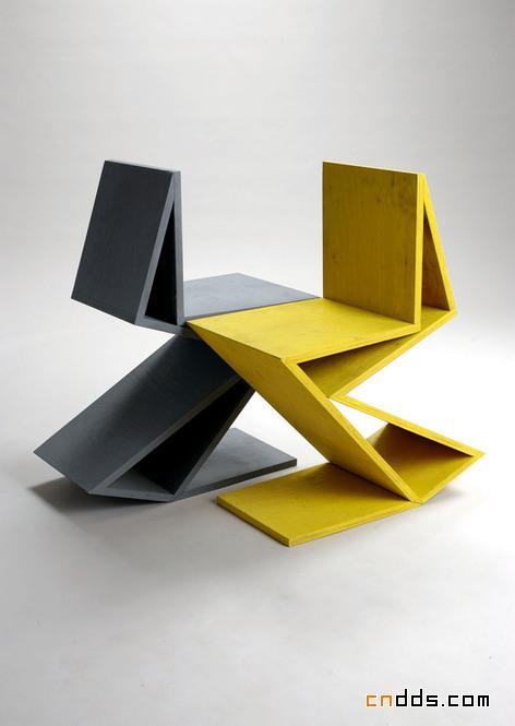 Gerrit Rietveld 的混合“之”型椅子
