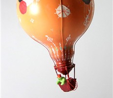 用灯泡做的创意热气球