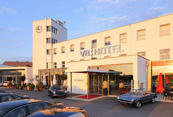 V8 Hotel，真正的汽车旅馆