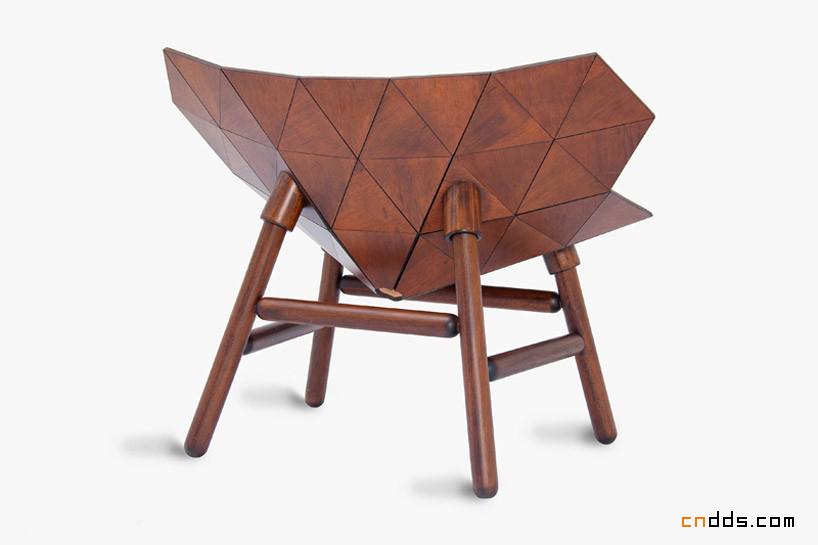 巴西设计师模拟昆虫外壳的座椅设计