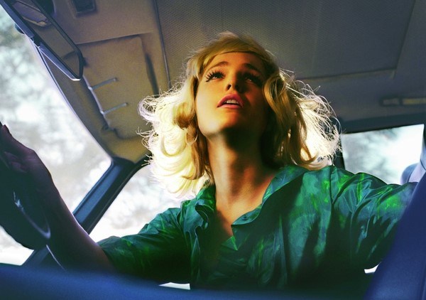 希區(qū)柯克式的女?dāng)z影Alex Prager