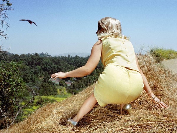 希區(qū)柯克式的女攝影Alex Prager