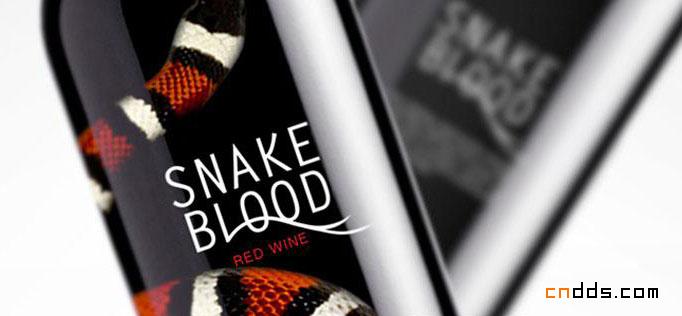 诡异的“蛇血”葡萄酒瓶贴创意