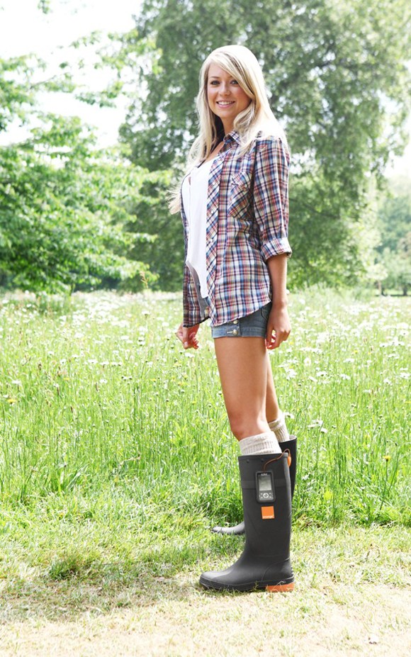 英国典型公司震撼推出充电雨靴