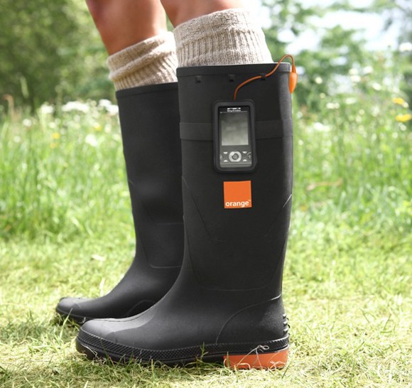 英国典型公司震撼推出充电雨靴