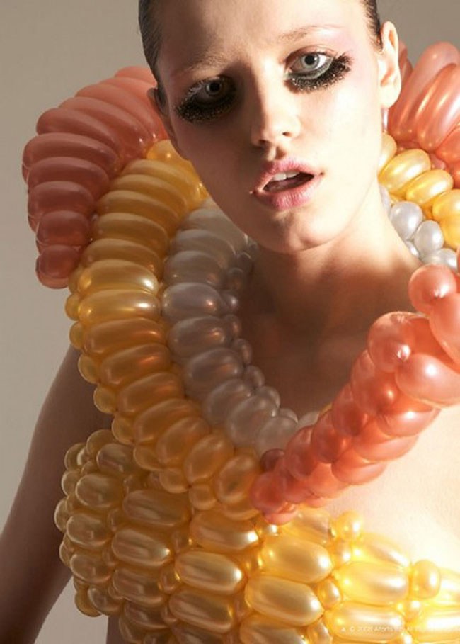 杰出的气球艺术家细贝里枝华丽的气球服饰