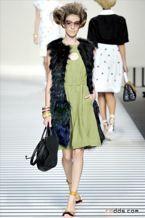 FENDI 2012春夏回歸務(wù)實(shí)