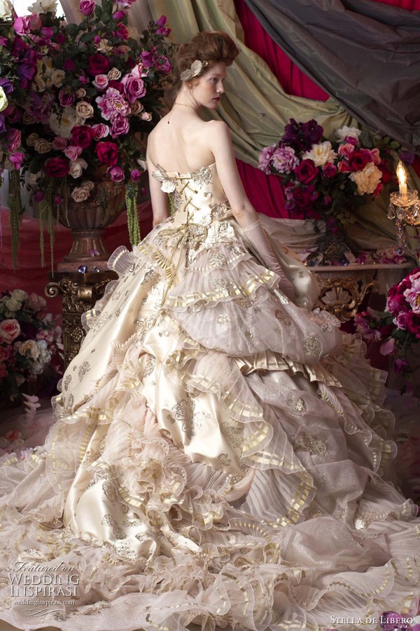 奢华绚丽的典范营造出完美的新娘婚纱