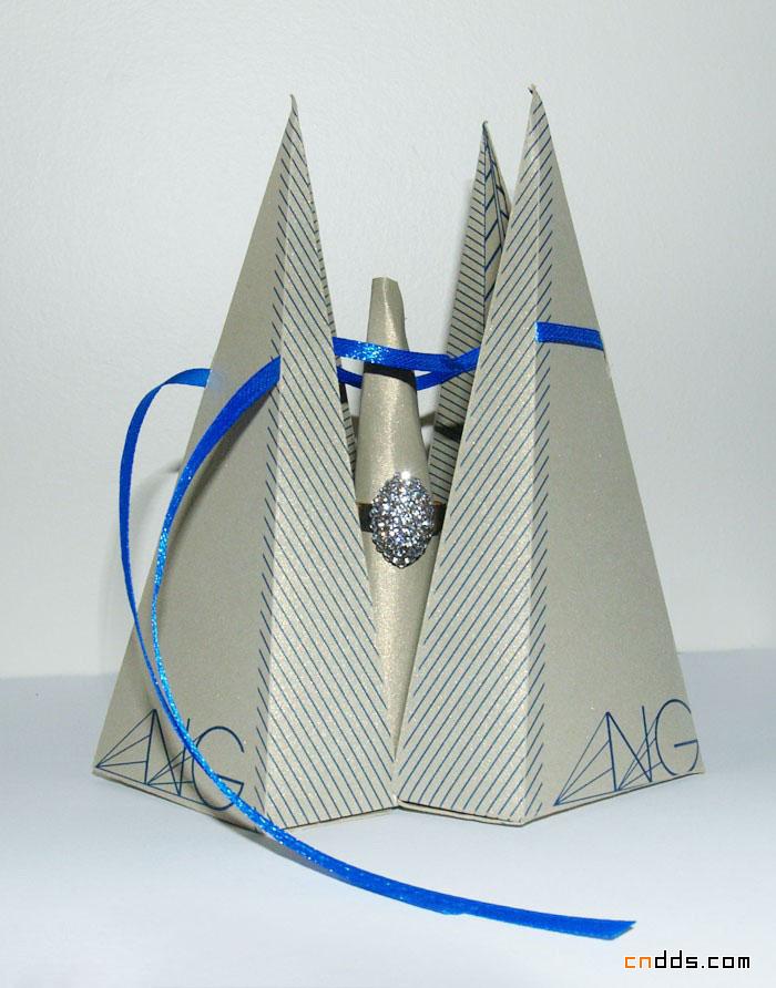 NG珠宝公司订婚戒概念包装