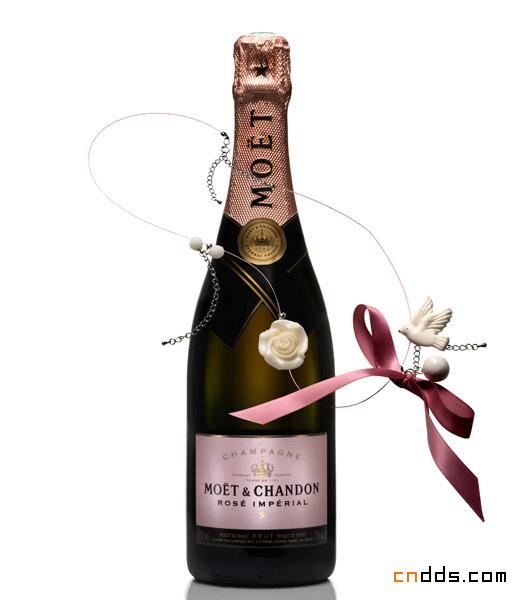 美酒品牌酩悦推出2012情人节“绘爱套装限量版”粉红香槟