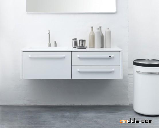 极简风格的纯白浴室家具